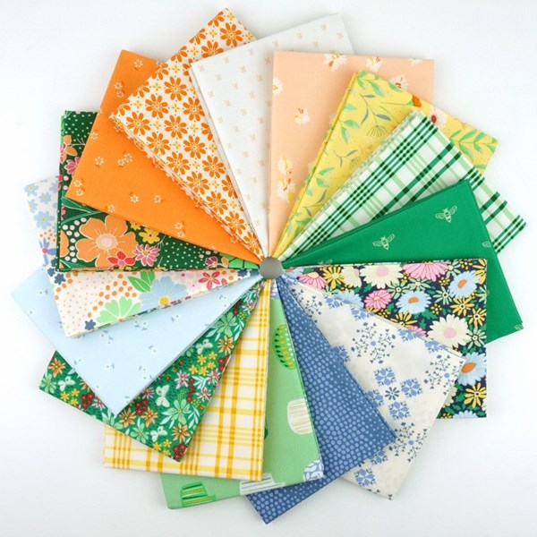 Daisy Fat Quarter Bundle | Maureen Cracknell | 16 FQs