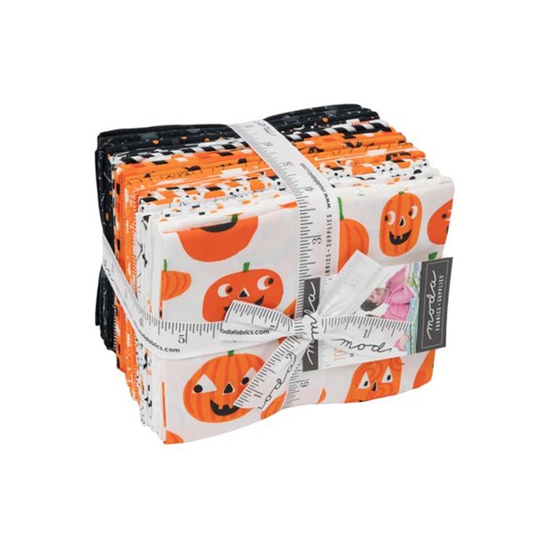 Too Cute To Spook Fat Quarter Bundle | Me & My Sister Designs | 24 FQs